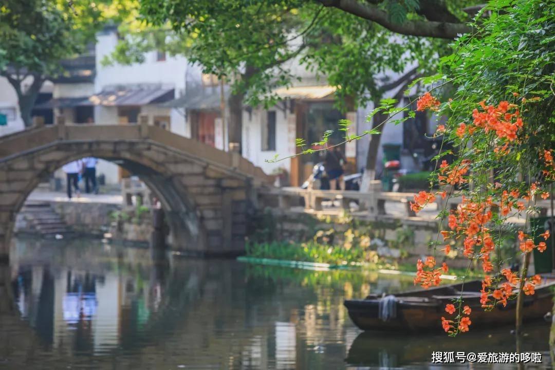 秉持古法酿造工艺,贺天下发挥核心产区优势,造就卓越酱酒品质